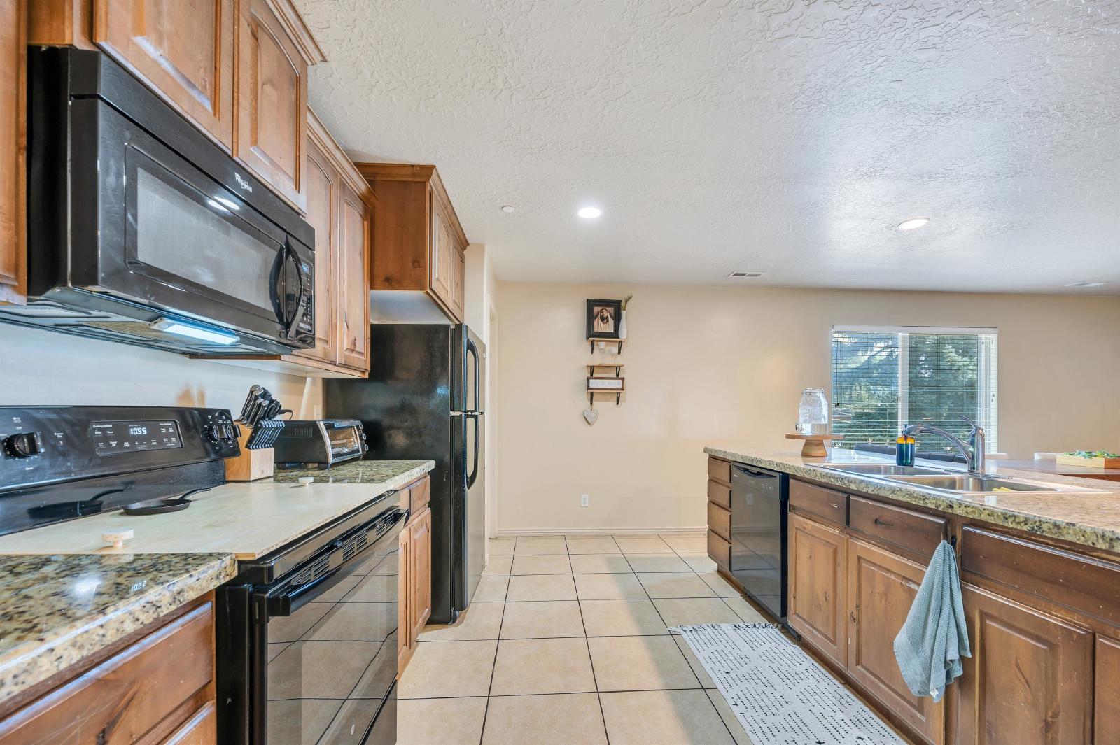 35 E 150 N - 1 property image