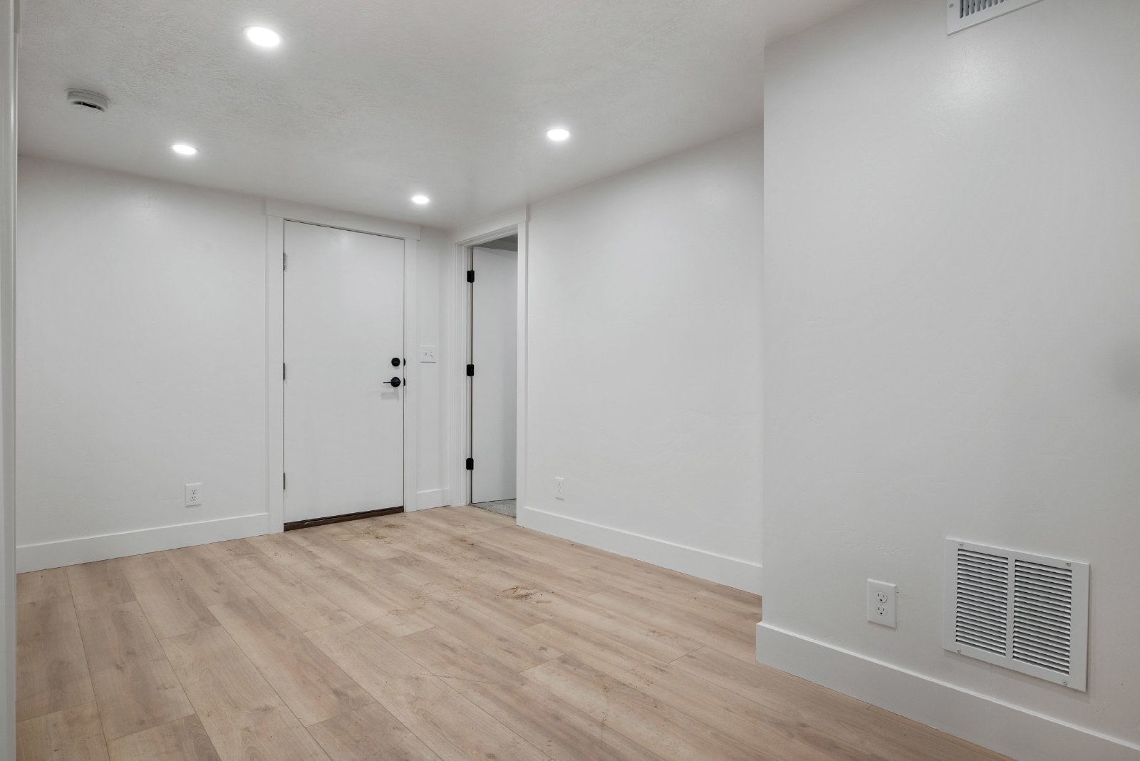 164 N 1000 E - DWN property image