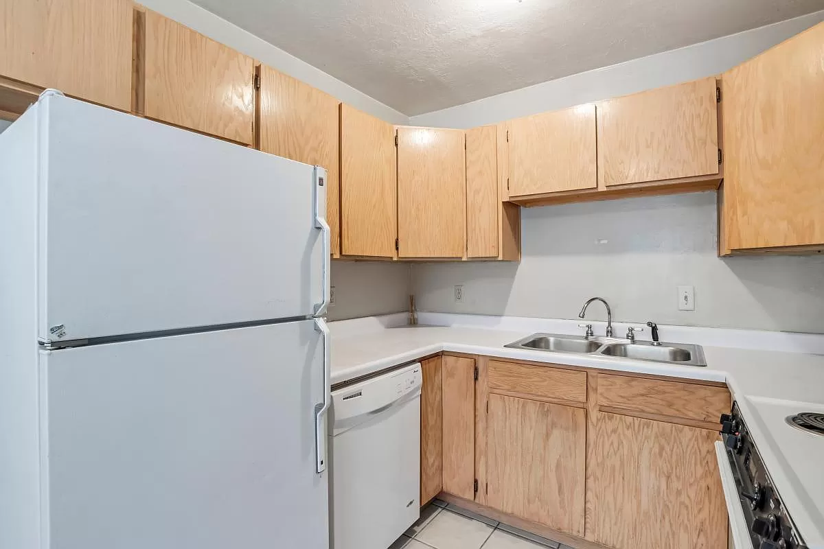 1557 W 200 S #A301 - 1 property image