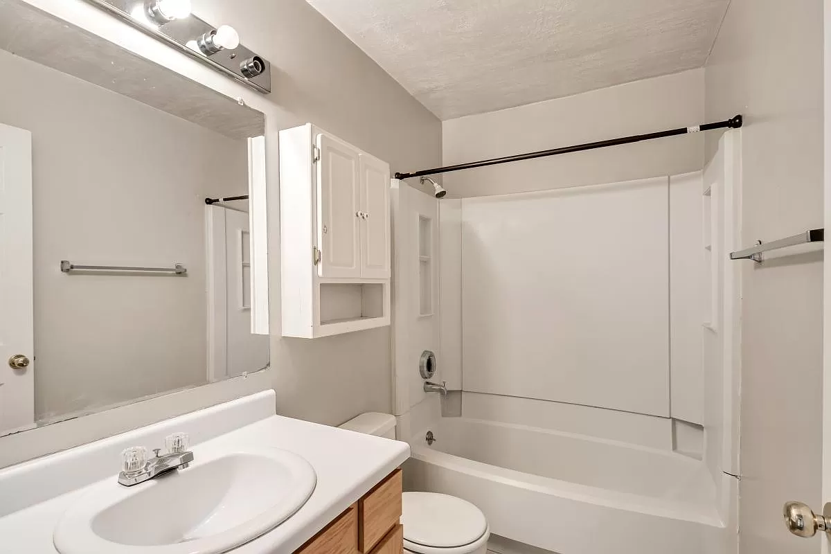 1557 W 200 S #A301 - 1 property image