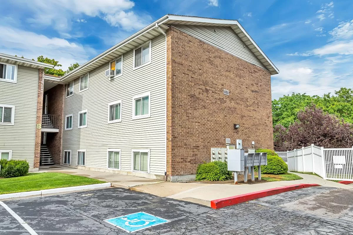 1557 W 200 S #A301 - 1 property image