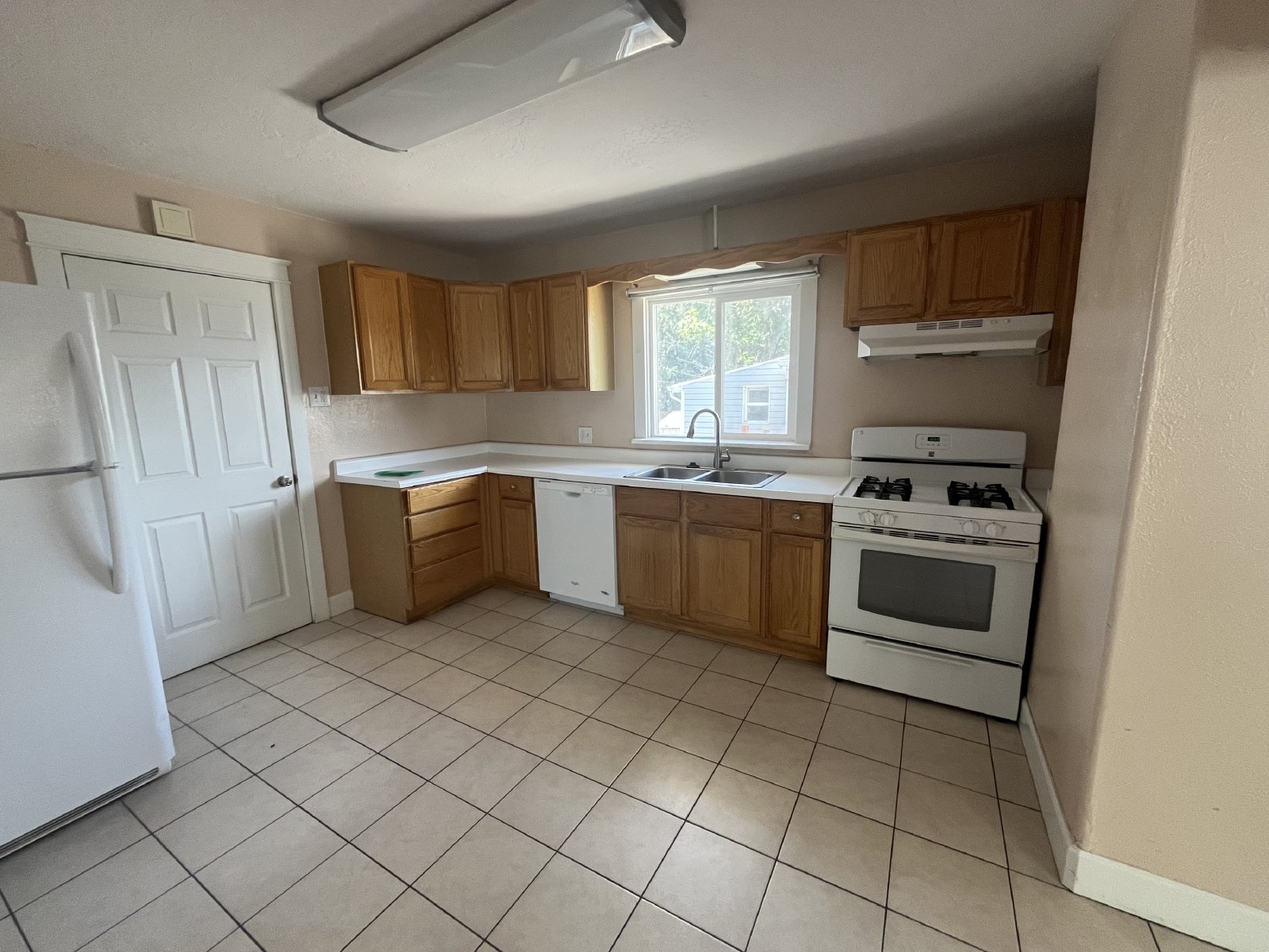 435/437 South 100 East - 435 property image