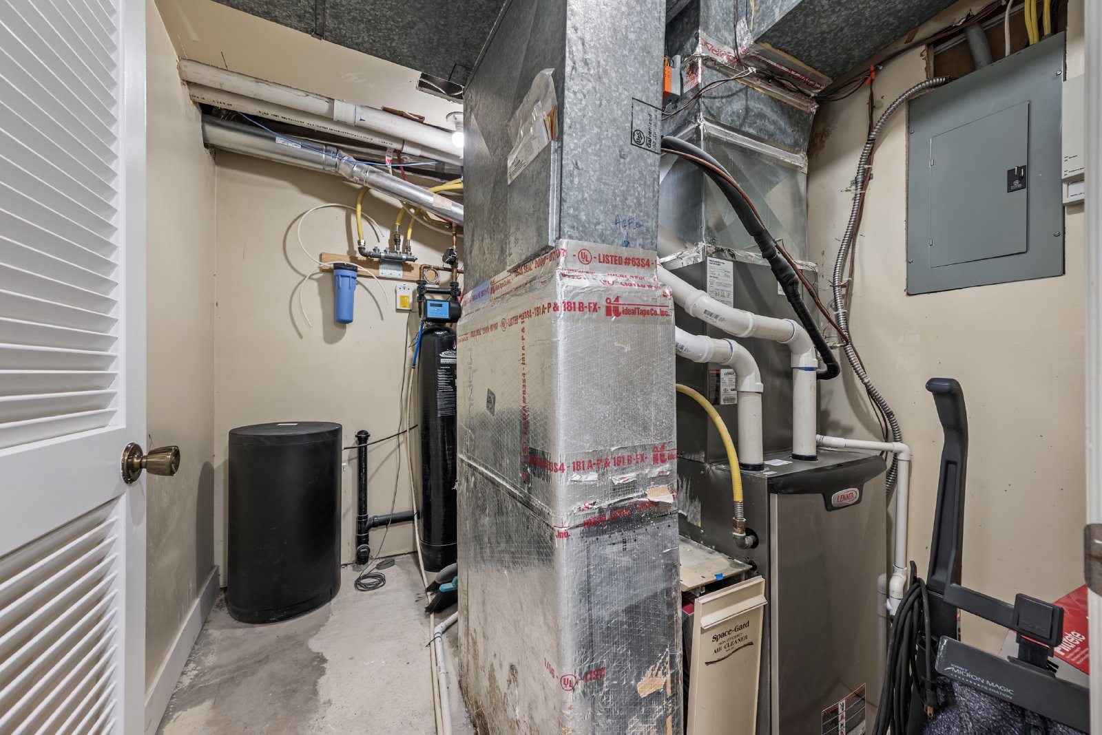 890 S 725 W - Bsmt - 1 property image